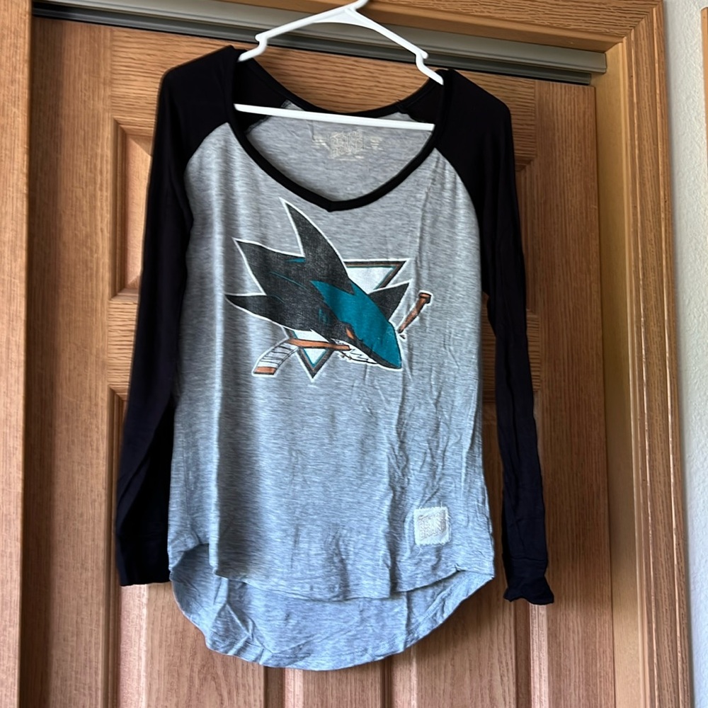 Retro Brand San Jose Sharks Women’s Vneck Long Sleeve size medium EUC